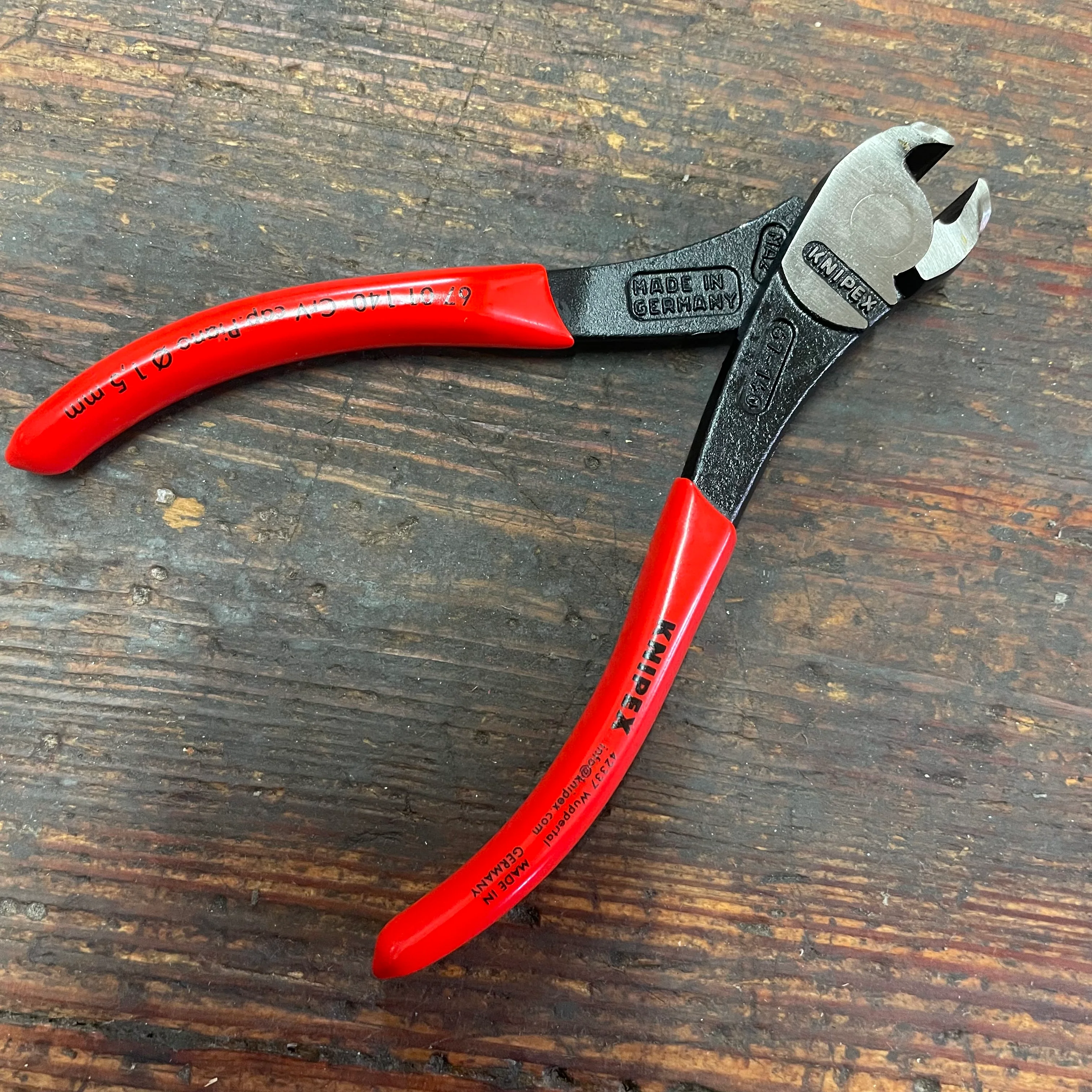 Knipex 5 1/2" High Leverage End Cutting Nippers (6701140) - Image 2