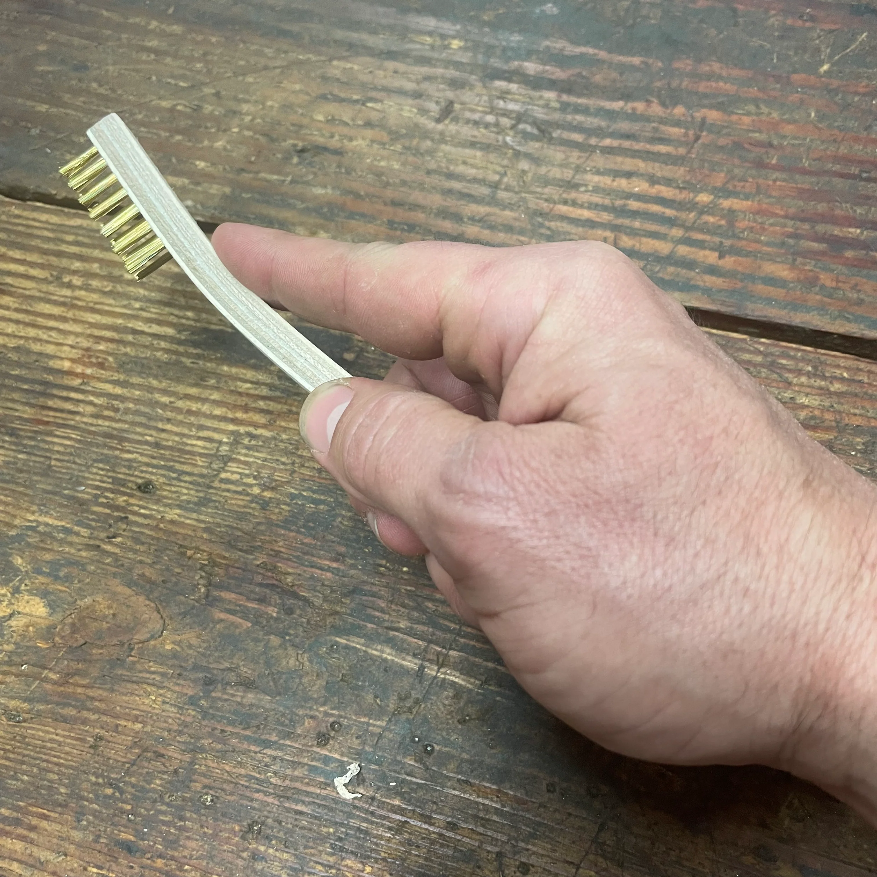 Magnolia Wooden Handle Brass Wire Cleaning Brush (273) - Image 3