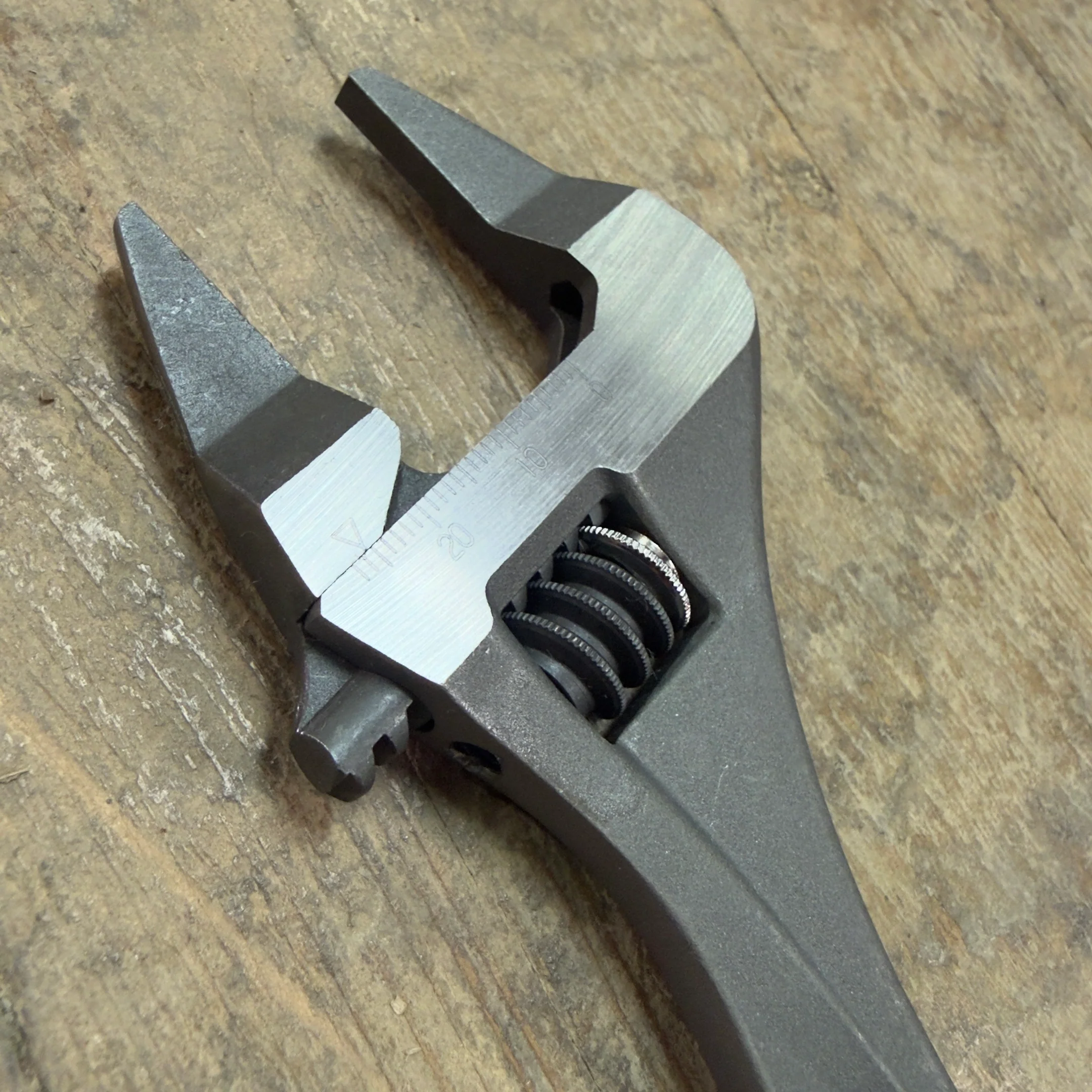 Top 224mm Thin Exact Bent Wrench - 24mm max opening (HT-24) - Image 3