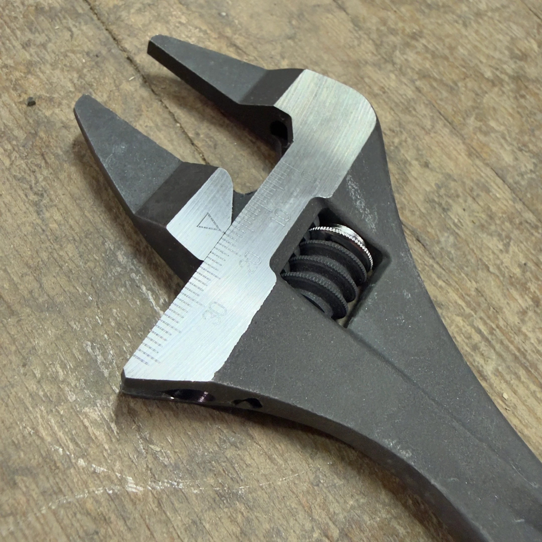Top 224mm Thin Exact Bent Wrench - 38mm max opening (HT-38) - Image 3